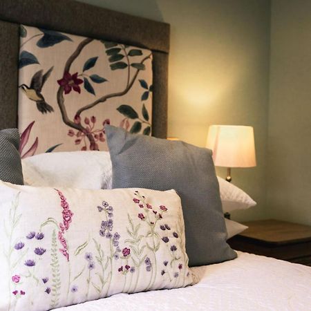 The Cartwheel Inn Whitsbury Екстериор снимка